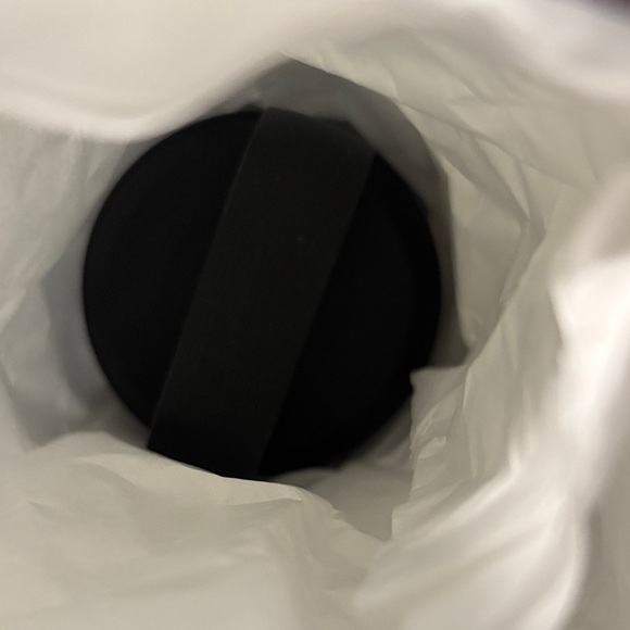 Yeti 1L Water Bottle in charcoal - Picture 3 of 4